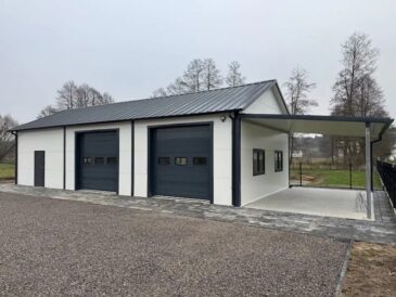 garaż z płyty warstwowej