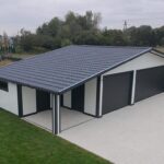 Jak skutecznie zapobiegać wilgoci w garażu z płyty warstwowej