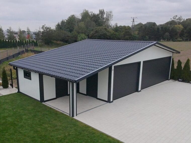 garaż z płyty warstwowej całoroczny