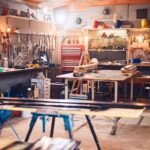 Garaż z płyty warstwowej – kiedy potrzebujesz pozwolenia?