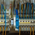 Jak skutecznie zabezpieczyć swój dom alarmem i monitoringiem