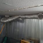 Garaż z płyty warstwowej jako funkcjonalny warsztat i magazyn