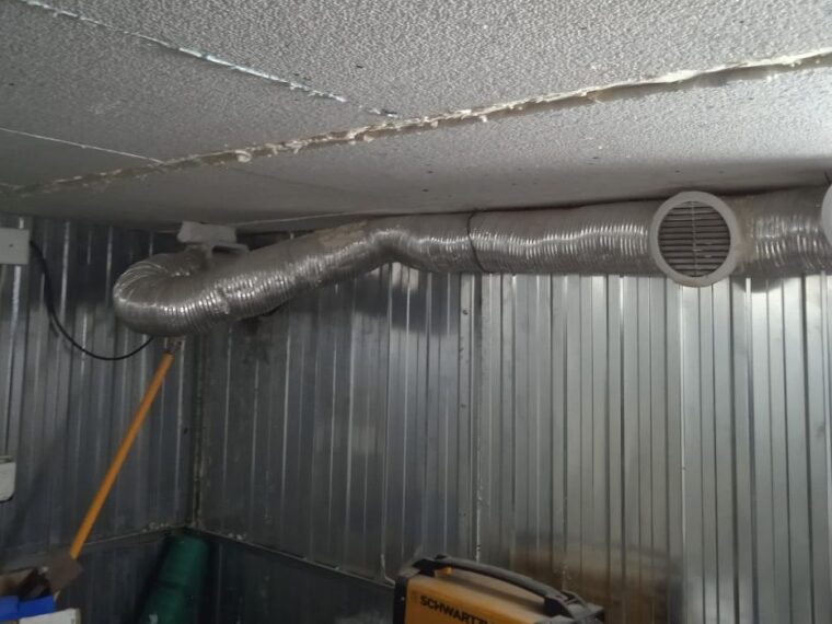 wentylacja w garażu z płyty warstwowej