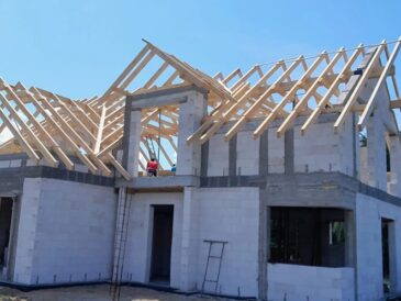 montaż więźby dachowej