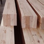 Drewno KVH vs C24 – kiedy warto wybrać lepszy materiał?