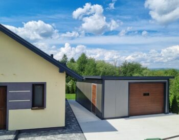garaż wolnostojący przy domu