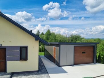 garaż wolnostojący przy domu