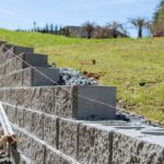 Jak wykonać stabilny fundament pod ogrodzenie panelowe?