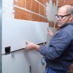 Ściany działowe z keramzytobetonu – zalety i montaż